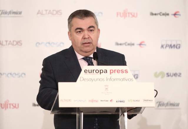 El secretario de Coordinación Territorial del PSOE, Santos Cerdán, interviene en el desayuno Informativo de Europa Press organizado en el Salón Gran Presidencial del Hotel Villa Magna, en Madrid (España) a 3 de marzo de 2020.