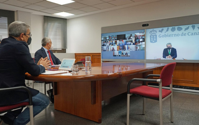 El vicepresidente y consejero de Hacienda del Gobierno de Canarias, Román Rodríguez, asiste telemáticamente al Consejo de Política Fiscal y Financiera