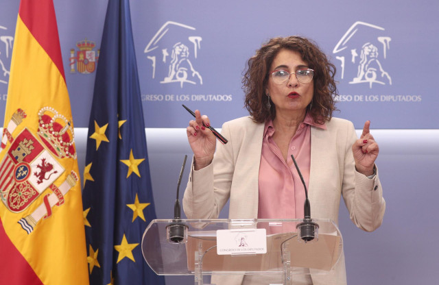 La ministra Portavoz y de Sanidad, María Jesús Montero, interviene durante una rueda de prensa convocada tras la sesión de control al Gobierno en el Congreso de los Diputados, en Madrid (España), a 30 de septiembre de 2020.