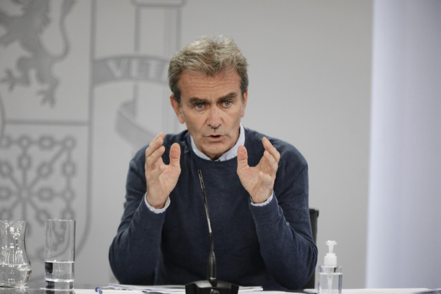 El director del Centro de Coordinación de Alertas y Emergencias Sanitarias (CCAES), Fernando Simón, comparece en rueda de prensa en Moncloa, para informar de la evolución de la pandemia, en Madrid (España), a 5 de octubre de 2020.