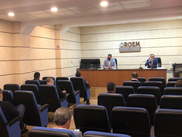 El consejero Antonio Luengo durante la reunión celebrada esta mañana por la Mesa del Agua