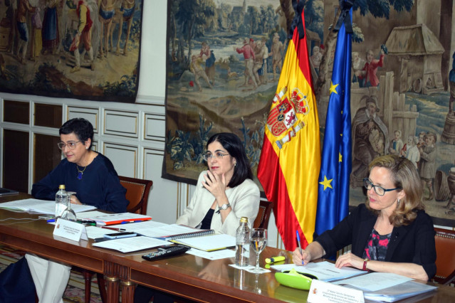 La ministra de Asuntos Exteriores, Unión Europea y Cooperación, Arancha González Laya, la ministra de Política Territorial, Carolina Darias, y la vicepresidenta tercera del Gobierno y ministra de Asuntos Económicos y Transformación Digital, Nadia Calviño.