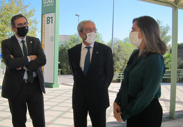 Rogelio Velasco (c), en la Universidad de Jaén.