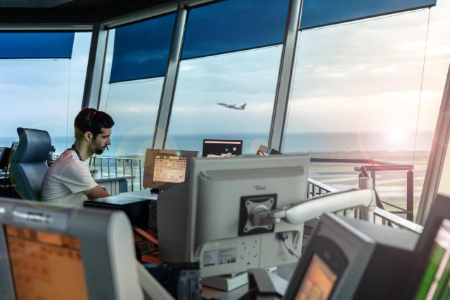 Enaire gestionó 21.370 vuelos desde Palma en julio, un 54,3% menos respecto a 2019
