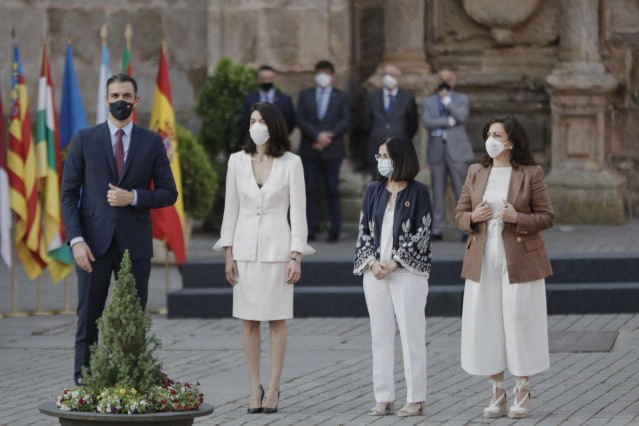 (I-d) El presidente del Gobierno, Pedro Sánchez; la presidenta del Senado, Pilar LLop; la ministra de Política Territorial y Función Pública, Carolina Darias; y la presidenta de La Rioja, Concha Andreu.