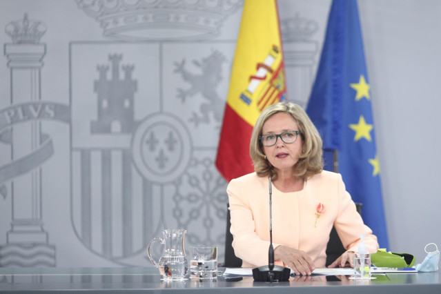 La vicepresidenta y ministra de Asuntos Económicos y para la Digitalización, Nadia Calviño, comparece en la rueda de prensa posterior al Consejo de Ministros en Moncloa, en Madrid (España), a 6 de octubre de 2020.
