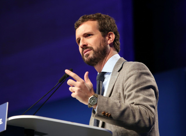 El presidente del Partido Popular, Pablo Casado, ha protagnizado un acto púbico ante cerca de mil personas en el Hotel Beatriz de Toledo, una cita en la que también han participado el presidente del PP de Castilla-La Mancha, Paco Núñez, y Fátima Báñez