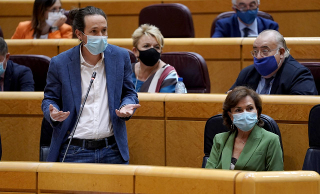El vicepresidente segundo del Gobierno, Pablo Iglesias, interviene junto a la vicepresidenta primera, Carmen Calvo, durante una sesión de control al Gobierno en el Senado, en Madrid (España), a 22 de septiembre de 2020.