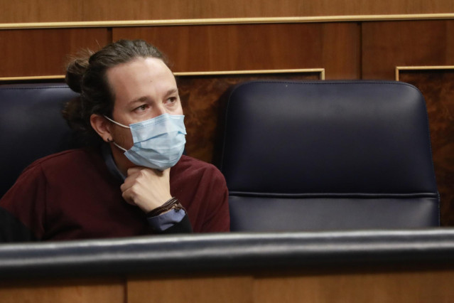 El vicepresidente segundo del Gobierno, Pablo Iglesias, sentado en su escaño durante una sesión de control al Gobierno en el Congreso de los Diputados, en Madrid (España), a 23 de septiembre de 2020. Los pactos presupuestarios copan el protagonismo del pl