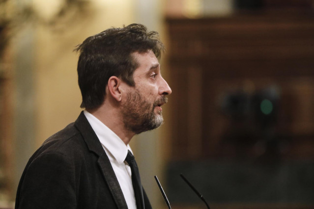 El diputado de Unidas Podemos Rafa Mayoral durante su intervención en una sesión plenaria en el Congreso de los Diputados, en Madrid (España), a 29 de septiembre de 2020. En el pleno se debaten, entre otras, medidas relacionadas con las bonificaciones del