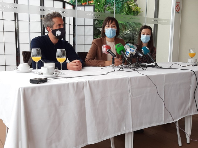 El teniente de alcaldesa de Lugo, Rubén Arroxo, la portavoz nacional del BNG, Ana Pontón, y la diputada autonómica Olalla Rodil en rueda de prensa.