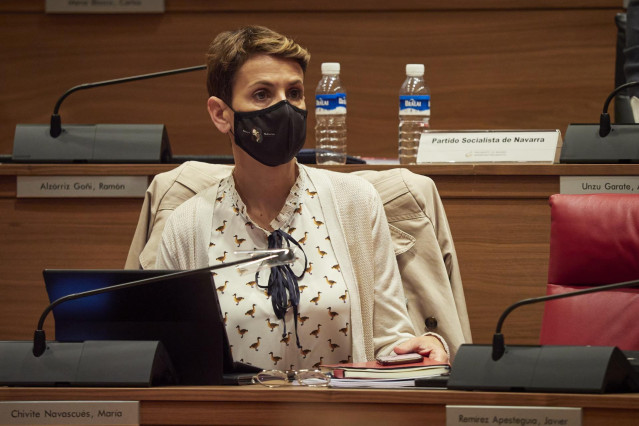 La presidenta del Gobierno de Navarra, María Chivite, en el pleno del Parlamento de Navarra