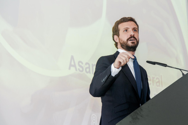 El presidente del PP, Pablo Casado, interviene en la Asamblea General de la Empresa Familiar de Castilla-La Mancha (AEFCLM), en Toledo, Castilla-La Mancha (España), a 8 de octubre de 2020.