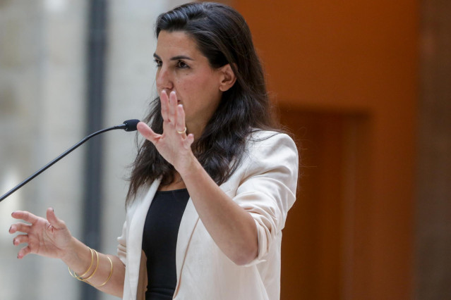 La portavoz de Vox en la Asamblea, Rocío Monasterio, ofrece una rueda de prensa tras su reunión con la presidenta de la Comunidad de Madrid, Isabel Díaz Ayuso, en el primer día en el que la presidenta de la Comunidad inicia conversaciones con los grupos p