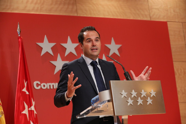 El vicepresidente, consejero de Deportes, Transparencia y portavoz de la Comunidad de Madrid, Ignacio Aguado, comparece en rueda de prensa posterior al Consejo de Gobierno de la Comunidad de Madrid, en Madrid (España), a 7 de octubre de 2020.