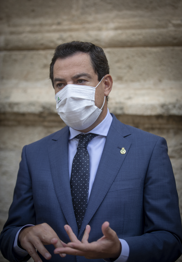El presidente de la Junta, Juanma Moreno, en una imagen del jueves, 8 de octubre, en el Parlamento de Andalucía.
