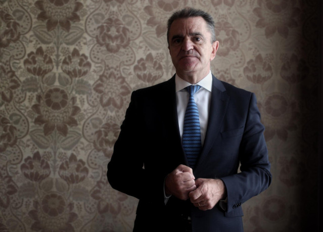 El delegado de Gobierno en Madrid, José Manuel Franco, posa tras una entrevista para Europa Press, en su despacho, en Madrid (España), a 16 de septiembre de 2020.