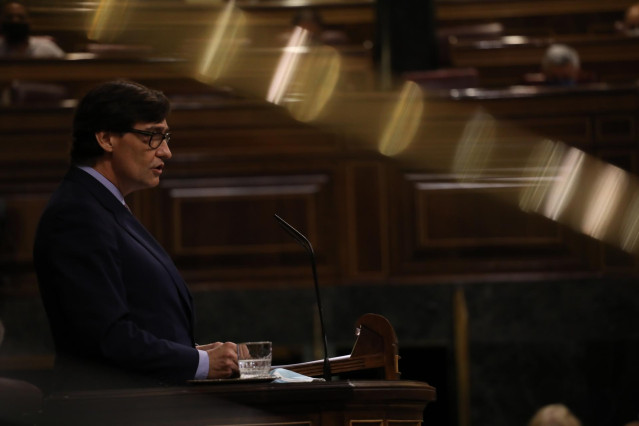 El ministro de Sanidad, Salvador Illa, interviene en una sesión plenaria en el Congreso de los Diputados, en Madrid, (España), a 15 de octubre de 2020. Esta sesión se centrará, entre otras cuestiones, en explicar el estado de alarma decretado en Madrid po
