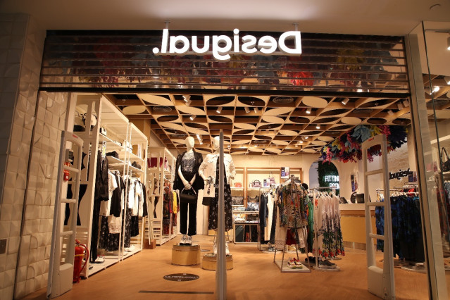 Tienda Desigual ubicada en Nueva Delhi (India).