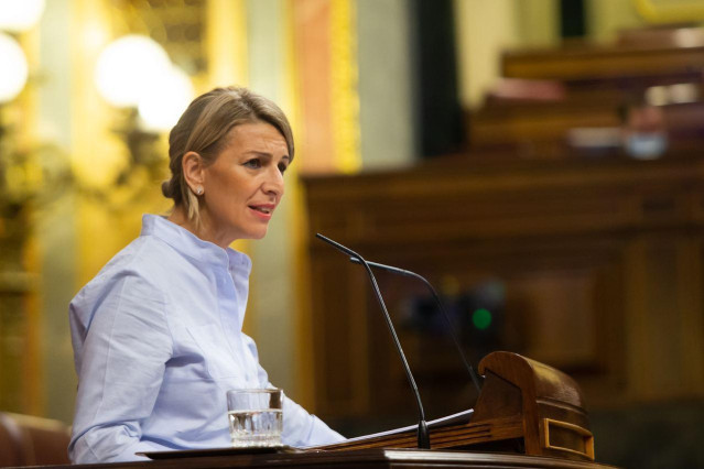 La ministra de Trabajo y Economía Social, Yolanda Díaz, en la tribuna del Pleno del Congreso