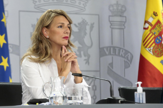 La ministra de Trabajo, Yolanda Díaz, comparece en rueda de prensa tras el Consejo de Ministros celebrado en Moncloa, Madrid (España), a 13 de octubre de 2020.
