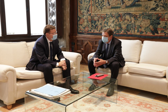 El ministro de Agricultura, Pesca y Alimentación, Luis Planas, se reúne en València con el president de la Generalitat, Ximo Puig.