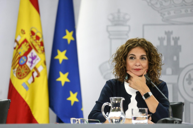 La ministra portavoz y de Hacienda, María Jesús Montero, comparece en rueda de prensa tras el Consejo de Ministros celebrado en Moncloa el pasado 13 de octubre de 2020.