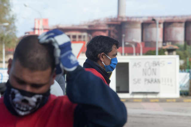 Empleados de Alcoa en San Cibrao (Lugo), en una de sus movilizaciones