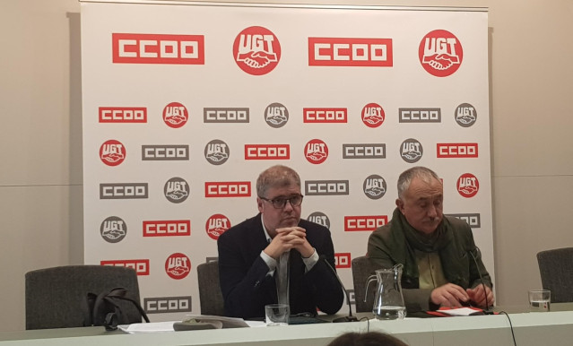 El secretario general de CC.OO., Unai Sordo, y el de UGT, Pepe Álvarez
