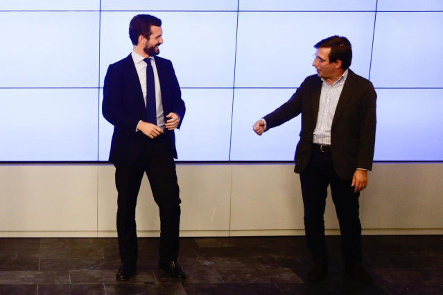 El presidente del PP, Pablo Casado, y el alcalde de Madrid y nuevo portavoz nacional del PP, José Luis Martínez-Almeida.