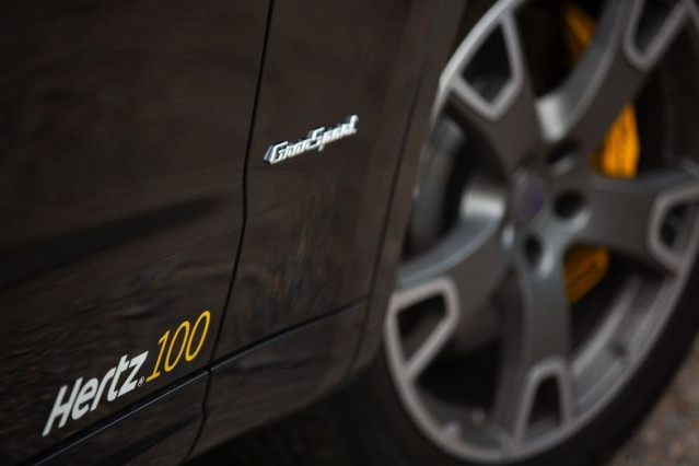 Detalle del faldón del Maserati Levante de Hertz por su 100 aniversario.