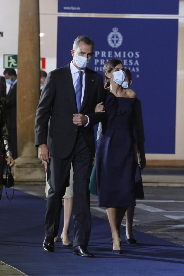 Los Reyes Felipe y Letizia; a su salida del acto de entrega de los Premios Princesa de Asturias 2020, en el Hotel de la Reconquista, Oviedo, Asturias (España), a 16 de octubre de 2020.
