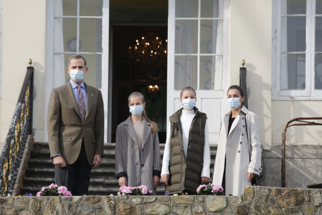 La Familia Real, durante su visita a Villa Radis, en Somao, Pueblo Ejemplar 2020.