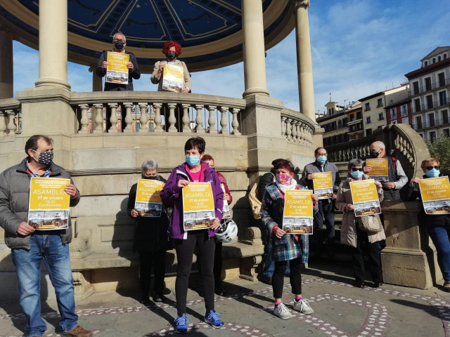 Impulsores de la asociación 'Zainduz-Cuidando', de familiares de pesronas que están en residencias y que han fallecido durante la pandemia