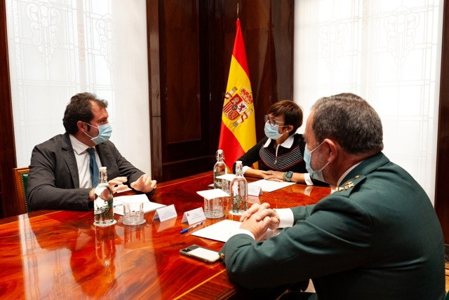 La Guardia Civil y la Conferencia Española de Consejos Reguladores Vitivinícolas firman un protocolo de actuación para la prevención y lucha contra el fraude.