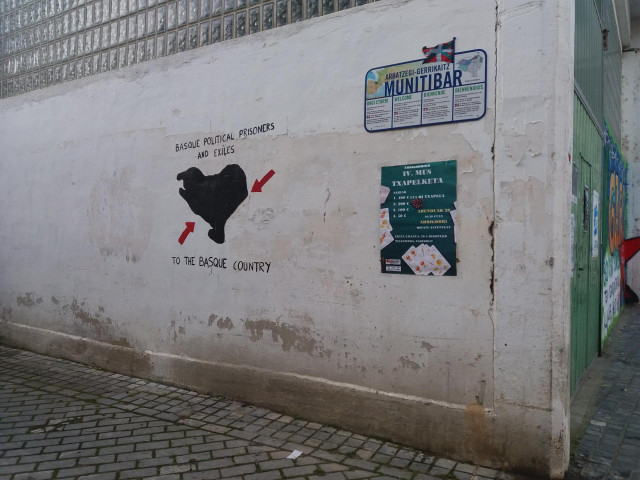 Pintada a favor de los presos de ETA