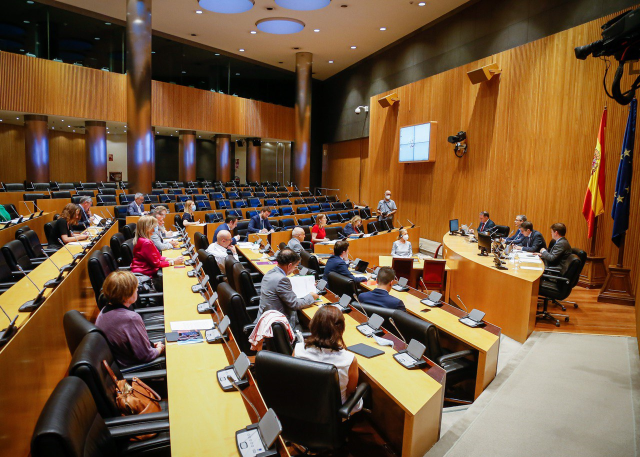 Vista general de la Comisión para la Reconstrucción Social y Económica con las comparecencias del gobernador del Banco de España, Pablo Hernández de Cos, y del alto representante de la Unión para Asuntos Exteriores y Política de Seguridad y vicepresidente