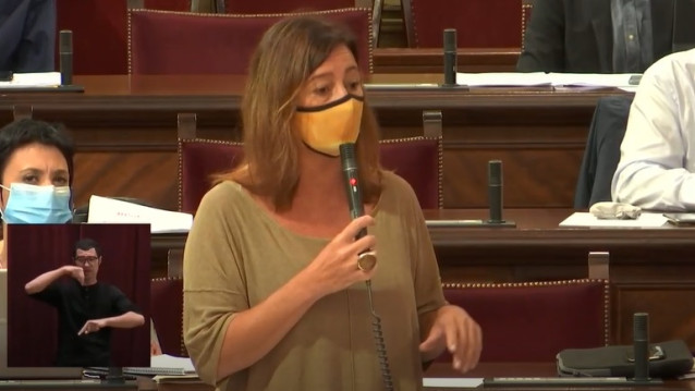 La presidenta del Govern, Francina Armengol, en el Parlament.