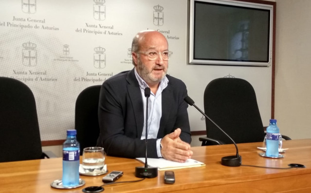 El exsecretario general del PP en Asturias, Luis Venta, en rueda de prensa.