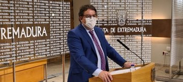 El consejero de Sanidad, José María vergeles, en rueda de prensa