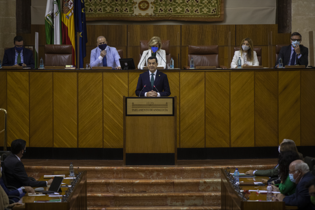 El presidente de la Junta de Andalucía, Juanma Moreno, abre el Debate sobre el Estado de la Comunidad en el Parlamento andaluz. Sevilla (Andalucía, España), a 20 de octubre de 2020.