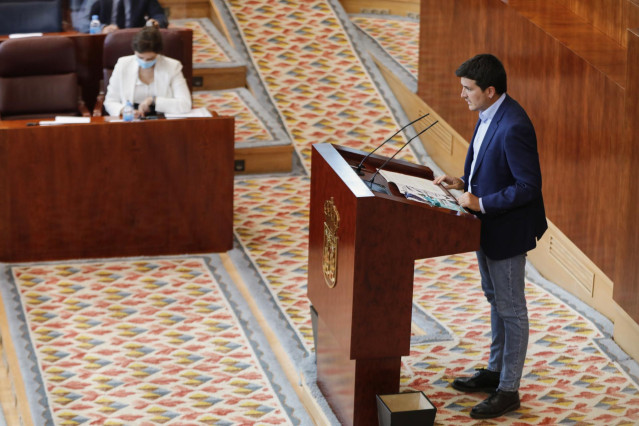 El portavoz de Más Madrid en la Asamblea, Pablo Gómez Perpinyà, interviene durante la segunda jornada del Pleno del Debate del Estado de la Región en Madrid (España), a 15 de septiembre de 2020. En esta segunda sesión participarán los grupos parlamentario