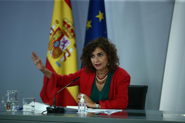La ministra Portavoz y de Hacienda, María Jesús Montero, comparece en rueda de prensa posterior al Consejo de Ministros en Moncloa, Madrid (España), a 20 de octubre de 2020.