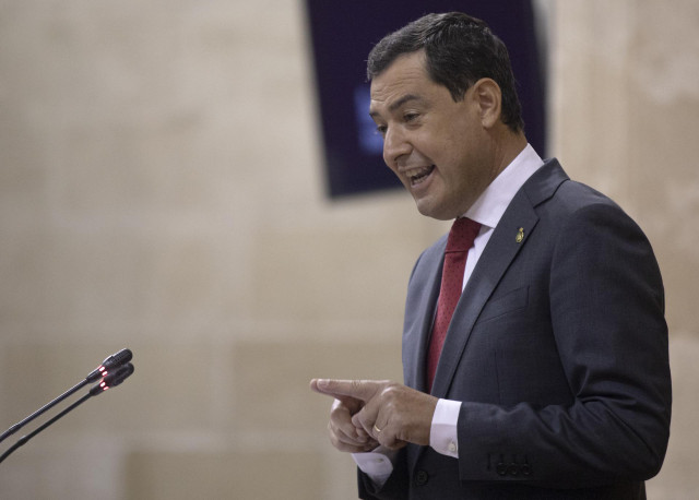 El presidente de la Junta de Andalucía, Juanma Moreno, durante la segunda jornada del Debate sobre el Estado de la Comunidad en el Parlamento de Andalucía. En Sevilla (Andalucía, España), a 21 de octubre de 2020.