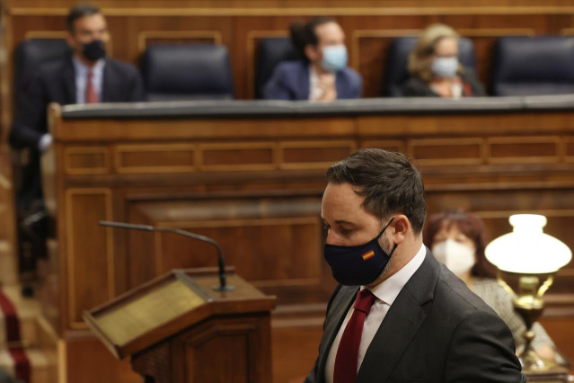 El presidente de VOX, Santiago Abascal, se dirige a intervenir durante el pleno en el que se debate la moción de censura planteada por Vox.