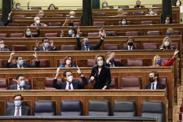 Bancada del PP en  el Congreso durante la intervención de la portavoz del PP en el Congreso, Cuca Gamarra.  En Madrid, (España), a 14 de octubre de 2020.