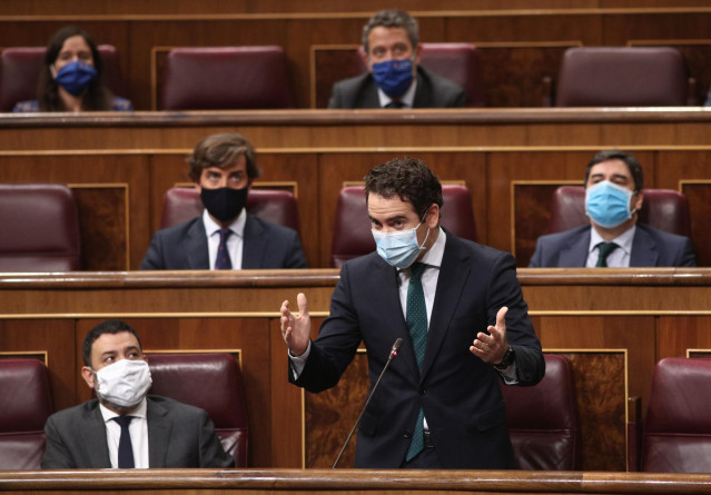 El portavoz parlamentario del PP, Teodoro García Egea, interviene durante una nueva sesión de control al gobierno en el Congreso de los Diputados, en Madrid, (España), a 30 de septiembre de 2020.