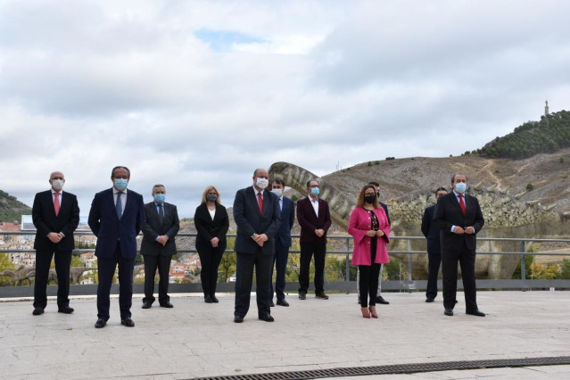 El vicepresidente regional, José Luis Martínez Guijarro, y la consejera de Presidencia de Aragón, María Teresa Pérez, en Cuenca