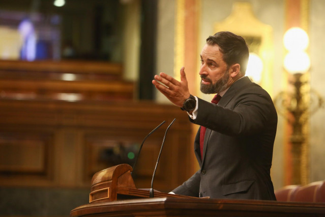 El presidente de Vox, Santiago Abascal, interviene durante el pleno en el que se debate la moción de censura planteada por Vox