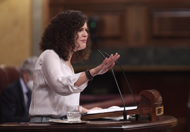 La portavoz adjunta de Unidas Podemos en el Congreso, Sofía Castañón, interviene durante la segunda sesión del pleno en el que se debate la moción de censura planteada por Vox.